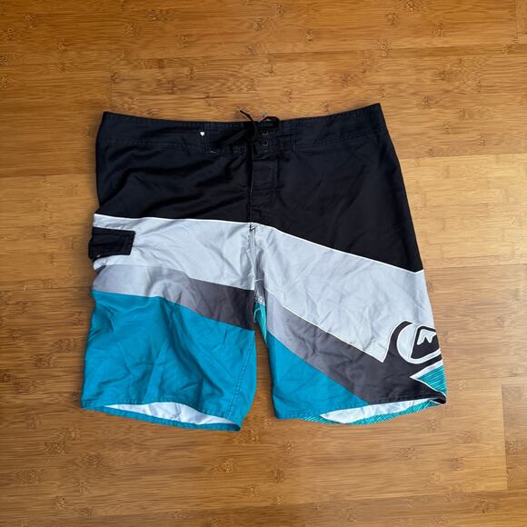 Quiksilver Boardshorts Mens 36 swim beach pool summer swim shorts surf - Picture 1 of 4